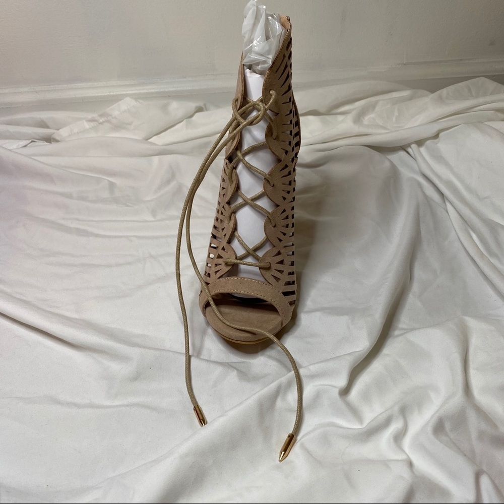 Lace up Heel - Picture 4 of 4